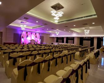 NK Grand Park Hotel - Chennai - Toplantı odası