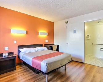 Motel 6 Campbell, Ca - San Jose - קמפבל - חדר שינה