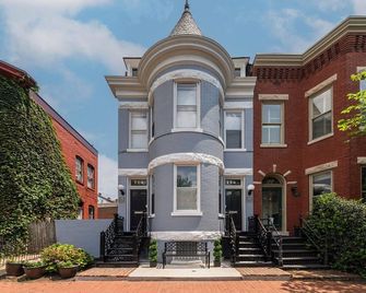 Capitol Hill, 9 Windows, Free Parking, Metro - Washington, D.C. - Building