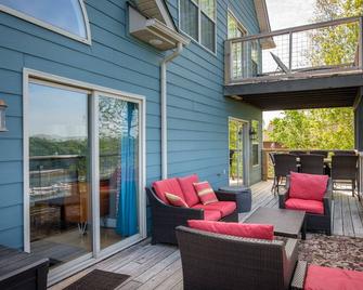 Million Dollar View! Large Lakehouse Over-Looking Lee's Ford Marina - Somerset - Patio