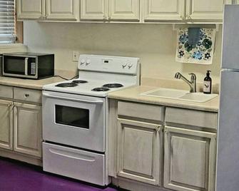 Atlanta/Stone Mountain, fenced yard, washer dryer, Wi-Fi - Stone Mountain - Kitchen