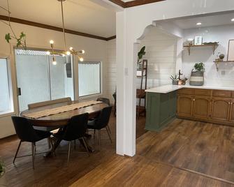 LA Beach City House w/Gym - Los Angeles - Dining room