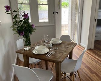 Spectacular Wagonga inlet views. Luxury house in the Heart of Narooma. - Narooma - Comedor