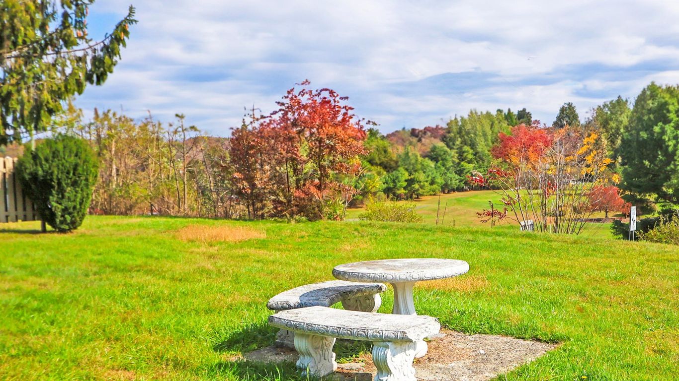 Hotel O Relax Inn Lewisburg near I-64