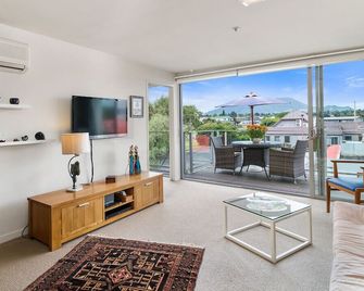 Relax on Roberts - Taupo Holiday Home - Taupo - Living room