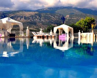 Lukka Exclusive Hotel - Adult Only - קאס - בריכה