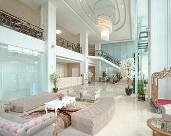 Savero Hotel Depok - Depok - Salónek