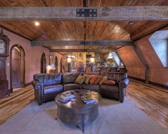 North Carolina Mountains Paradise/Hot Tub/Fireplace/Fire Pit - Candler - Living room