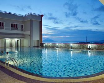 Mtc Mega Mas Apartment - Manado - Pool