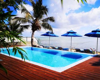Miri by Lagoon Dream Fully equipped charming house with sea front infinity pool - Temae - Piscina