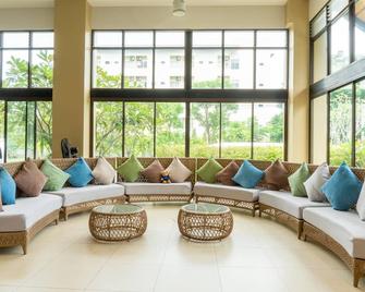 Recenta Suite Phuket Suanluang - Wichit - Living room