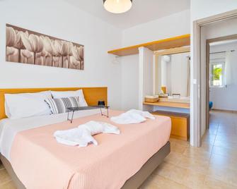 Gre Apartment 1klm from the beautiful Kiotari Beach!! - Kiotari - Bedroom