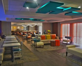 Holiday Inn Express & Suites Cincinnati Riverfront By IHG - Covington - Lounge