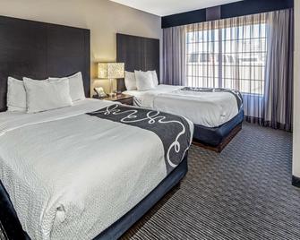 La Quinta Inn & Suites by Wyndham Anaheim - Anaheim - Bedroom
