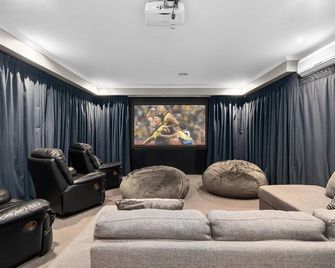 Burunda Beach Haven, Rosebud - Rosebud - Living room