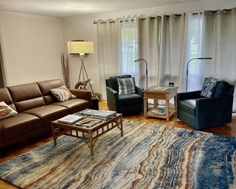 Spacious Oceanfront Home with Private Beach on Penobscot Bay - Searsport - Living room