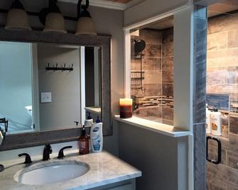 The Decatur City Cottage/short Walk To Square - Decatur - Bathroom