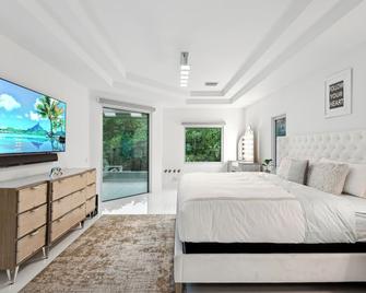 Luxury Modern Waterfront House In Best Location! King Bed Suite & Close To Beach - West Palm Beach - Sypialnia