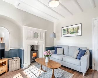 Papist Hall Cottages - Barrow-upon-Humber - Living room