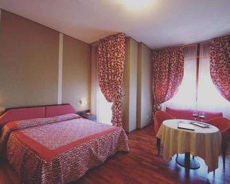 Hotel Bristol - Pesaro - Phòng ngủ