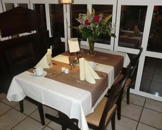 Hotel Pension Am Hafen - Norddeich - Essbereich