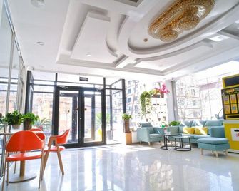 Yuexiang Hotel (Dalian Railway Station) - Dalian - Lobby