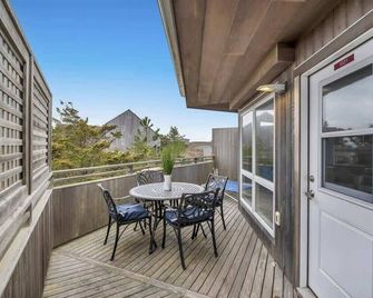 Unit 1021: Studio | 2nd Floor-Pool View | Starfish - Amagansett - Balkon