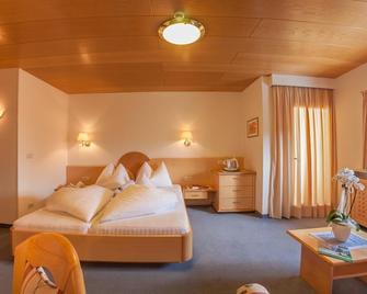 Glanzhof Hotel & Apartments - Marlengo - Bedroom