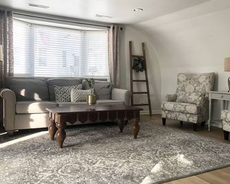 Horse Country Quonset Home - Cary - Sala de estar