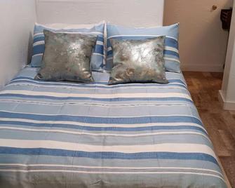 Small Unit Downstairs - Saint Maries - Habitación