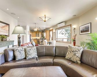 Walkable Apt in Carbondale Luxury Artists Loft - Carbondale - Living room