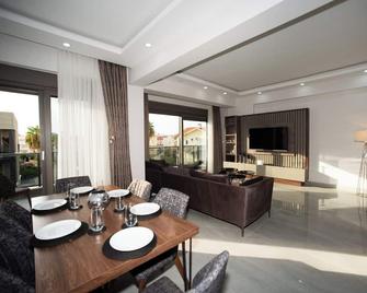 Living Dream Apartment Duplex Belek - Belek - Salle à manger