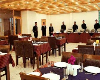 Gezellig Inn - Vardhan Hills - Manali - Restaurante