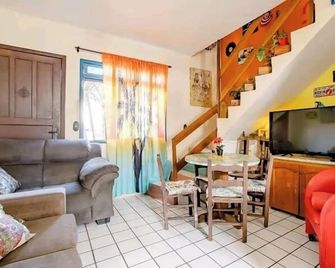 Casa Hostel Mosaicos Dya - Florianópolis - Sala de estar