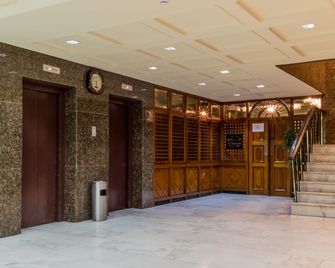 Oriental Palace Hotel - מאנאמה - דלפק קבלה