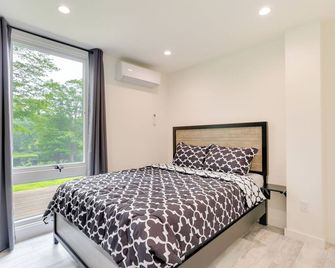 Lakefront Catskills Container Home Private Lake - Swan Lake - Bedroom