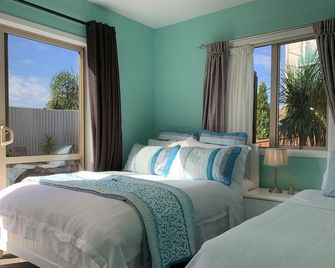 Amazing Seaview House - Hobsonville - Bedroom
