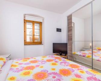 Tin 2 - Vrbnik - Bedroom