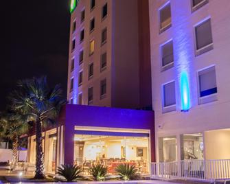 Holiday Inn Express Guadalajara Aeropuerto By IHG - גוואדאלחארה - בניין