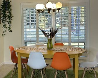 That 70s House near GSU - Statesboro - Їдальня