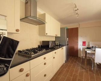 Host & Stay - Hanover Apartment - Swansea - Cocina
