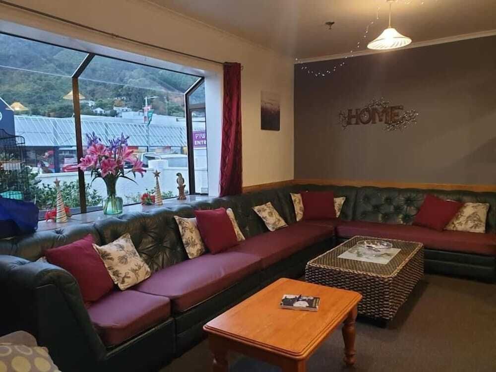 Piwaka Lodge and Backpackers - פיקטון - טרקלין