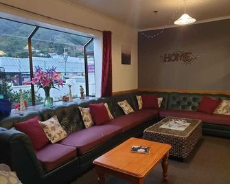 Piwaka Lodge and Backpackers - פיקטון - טרקלין