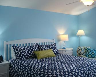 New Luxury One-Bedroom Condo, Sleeps 4; With Private Balcony And Water Views - Kennebunk - Bedroom