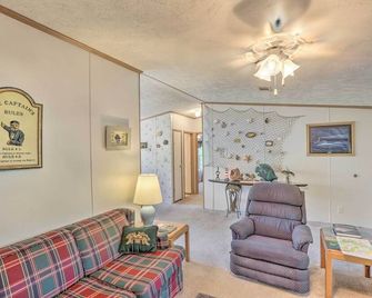 Bright Steinhatchee Home Proximity to Oc - Steinhatchee - Living room