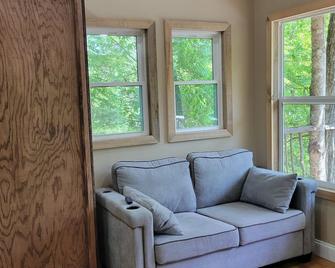 Lake Mountain Manor - Princeton - Huiskamer