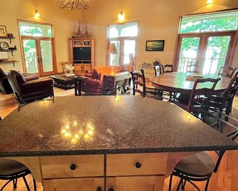 Wheeler Lake Retreat with private dock - Athens - Eetruimte