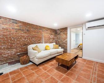 Cute/Cozy Basement Apartment in Old Denver’s Hip Cheeseman Park neighborhood! - Denver