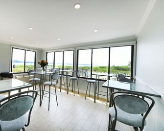 Bayview Resort - Hampton Bays