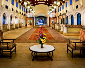 Disney's Coronado Springs Resort - לייק בואנה ויסטה - לובי